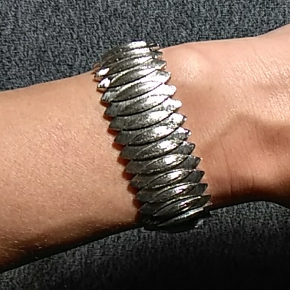 Vintage Silver-tone Bracelet🖤Awesome🖤